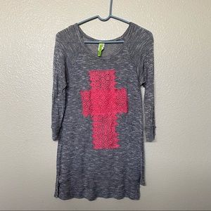 Grey tunic top with hot pink cross